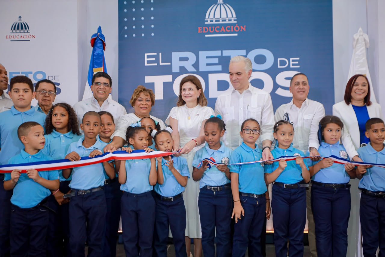 Gobierno entrega escuela Orlando Martínez en Ciudad Juan Bosch, que beneficia a 945 estudiantes