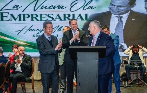 Diáspora dominicana reafirma su protagonismo durante encuentro empresarial con Leonel Fernández en Nueva Jersey
