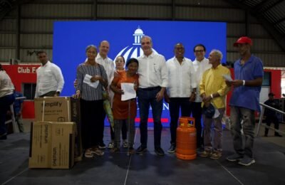 Gobierno inicia transformación de más de 10 mil hogares en Santiago con programa “Cambio de Fogones por Estufas” de DASAC