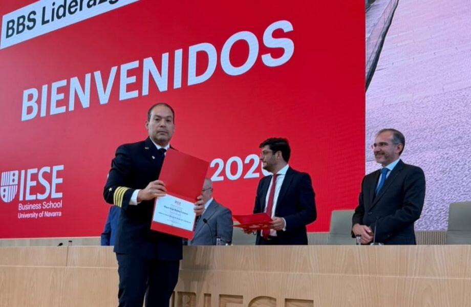 Capitán de Navío Miguel Ángel Mariñez Comprés participa en Programa de Liderazgo para la Gestión Pública en España